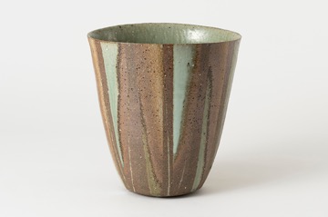 末岡信彦 色絵藤之図八角壷 共箱　色絵磁器 末岡信彦 色絵藤之図八角壷 共箱 色絵磁器