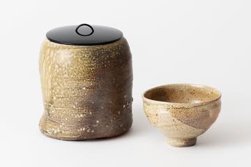 末岡信彦 色絵藤之図八角壷 共箱　色絵磁器 コレクション | 緑ヶ丘美術館 - Midorigaoka Art Museum